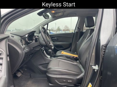 Used 2020 Chevrolet Trax LT w/ LT Convenience Package image 11