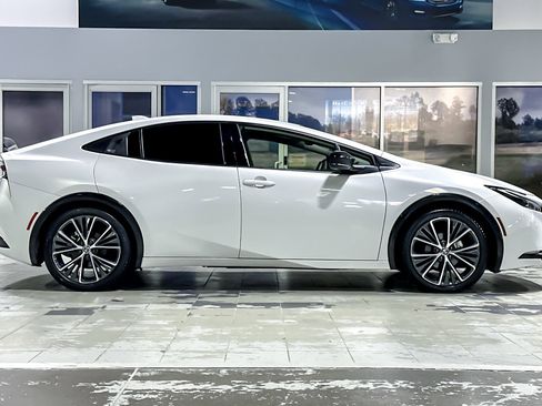 Used 2023 Toyota Prius XLE image 8