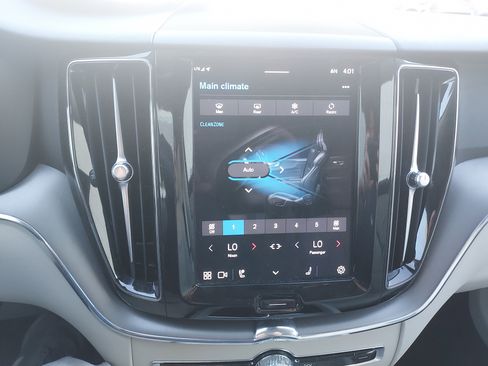 Used 2024 Volvo XC60 B5 Core w/ Climate Package image 32