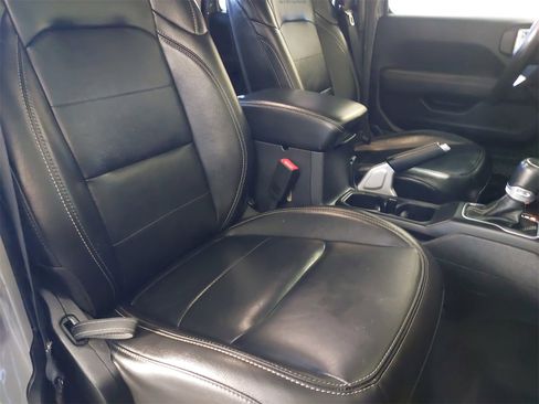 Used 2020 Jeep Gladiator Overland image 10