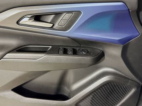 New 2025 Chevrolet Equinox EV LT image 16