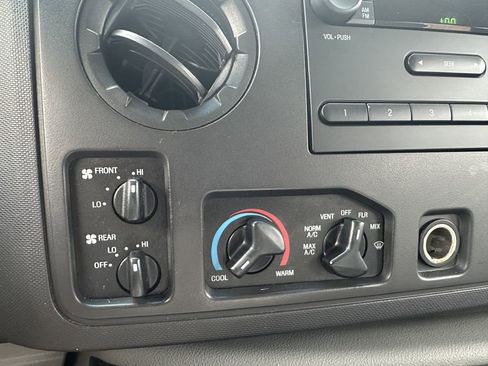 Used 2010 Ford E-350 and Econoline 350 Extended Wagon Super Duty image 36