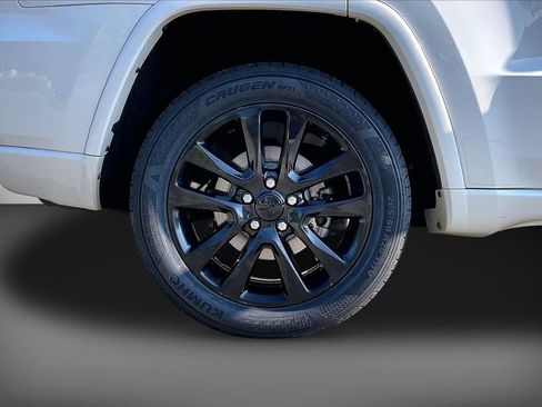 Used 2017 Jeep Grand Cherokee Altitude RWD image 35