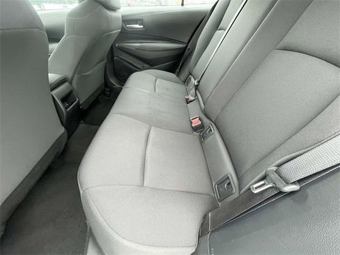 Used 2021 Toyota Corolla LE image 12
