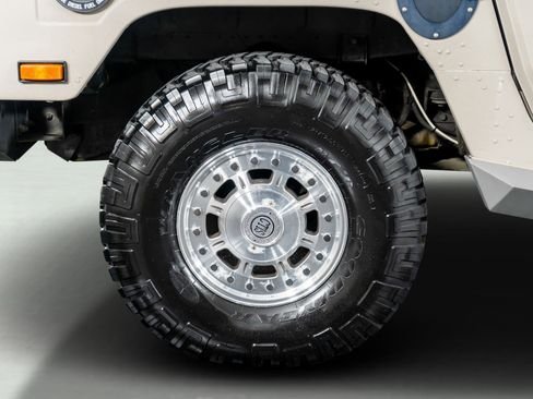 Used 2003 HUMMER H1 4-Door Wagon image 9