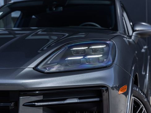 Certified 2026 Porsche Cayenne Coupe image 17