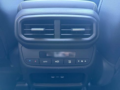 Used 2024 Honda Pilot Touring image 14
