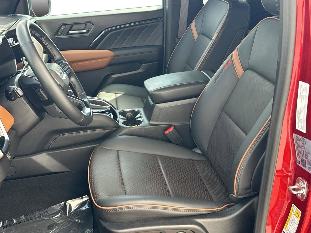 Used 2024 GMC Canyon AT4 w/ AT4 Premium Package AWD/4WD image 5