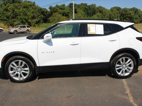 Used 2020 Chevrolet Blazer LT w/ Sound & Technology Package FWD image 6