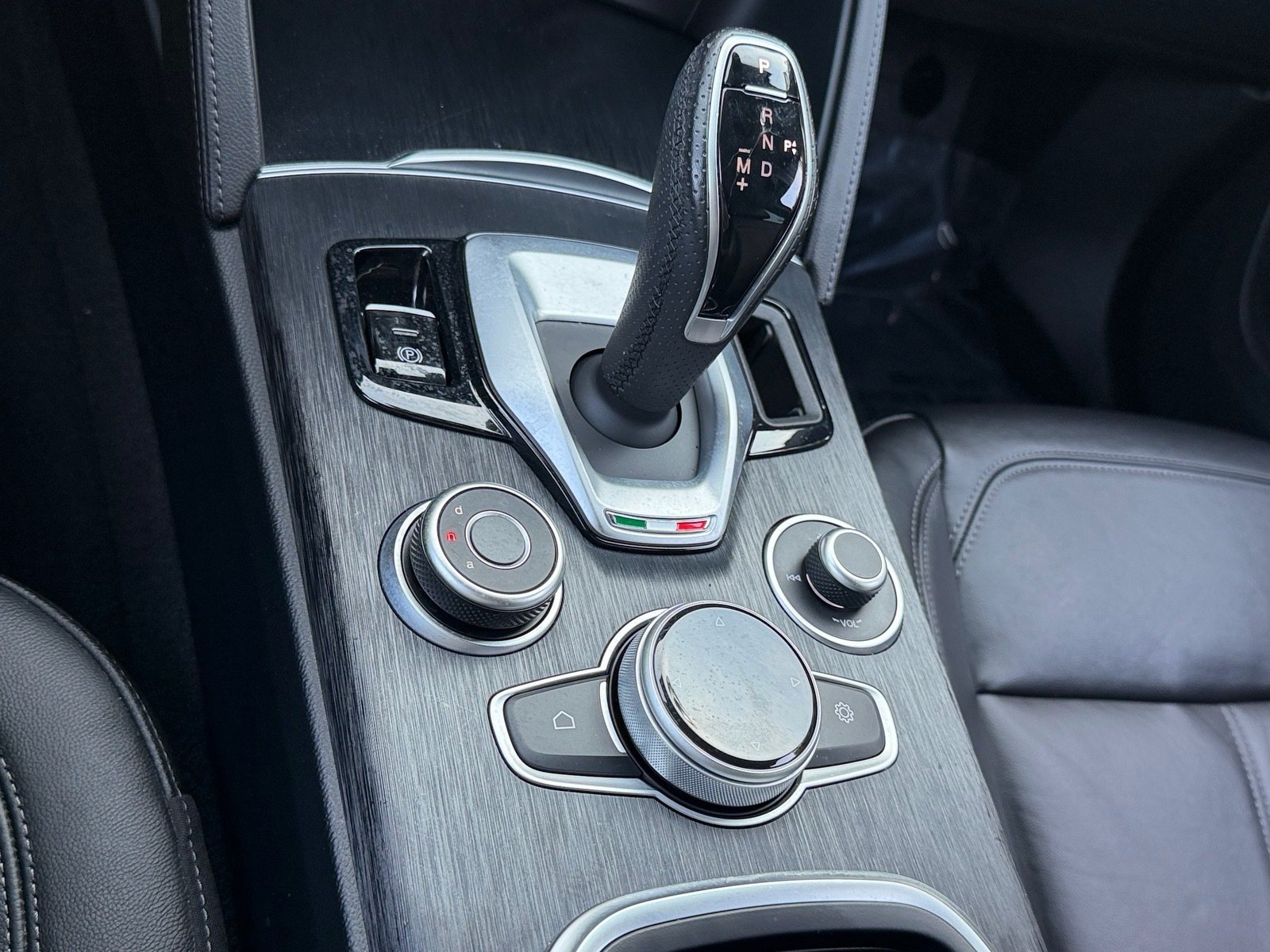 Used 2023 Alfa Romeo Stelvio Sprint RWD image 27