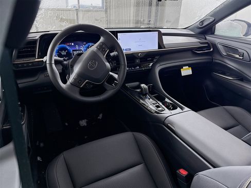 New 2025 Toyota Crown Signia Limited image 15