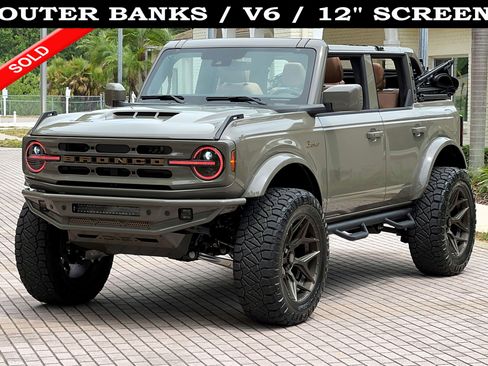 Used 2025 Ford Bronco Outer Banks AWD/4WD image 1