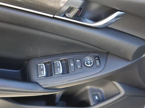 Used 2018 Honda Accord Sport image 14