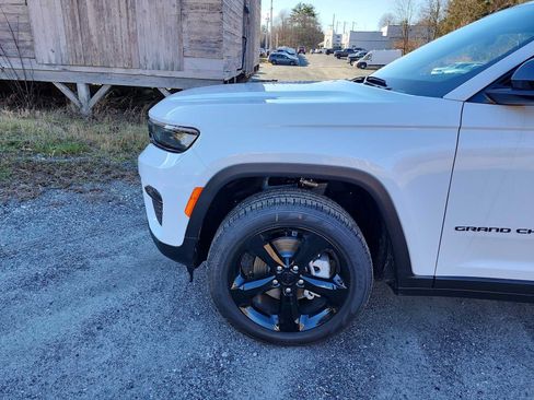 New 2025 Jeep Grand Cherokee Limited w/ Black Appearance Package AWD/4WD image 10