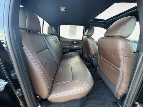 Used 2021 Toyota Tacoma Limited AWD/4WD image 23