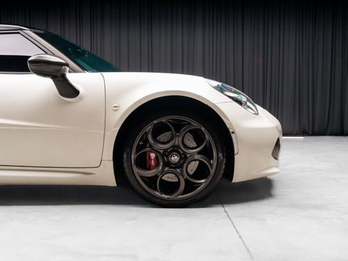 Used 2015 Alfa Romeo 4C Coupe w/ Leather Interior Group image 27