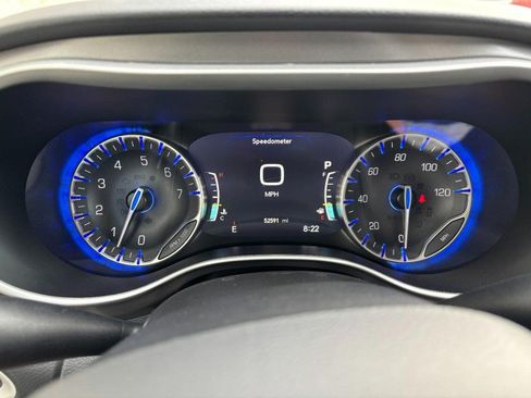Used 2024 Chrysler Pacifica Touring-L FWD image 23
