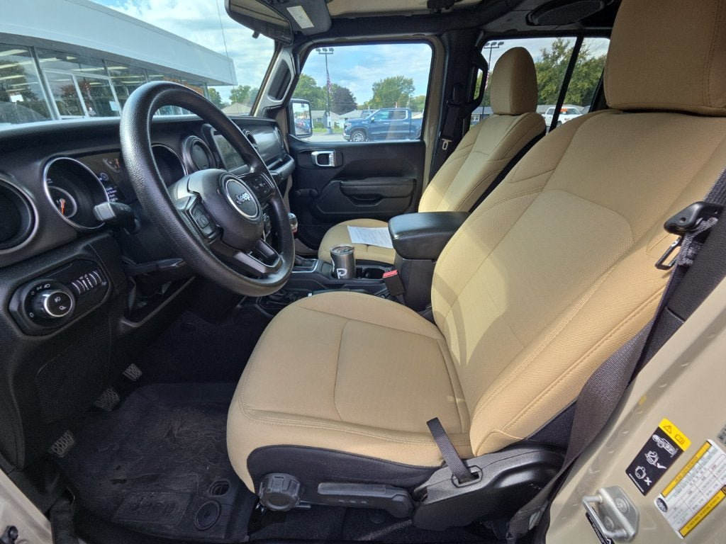 Used 2022 Jeep Gladiator Sport AWD/4WD image 3