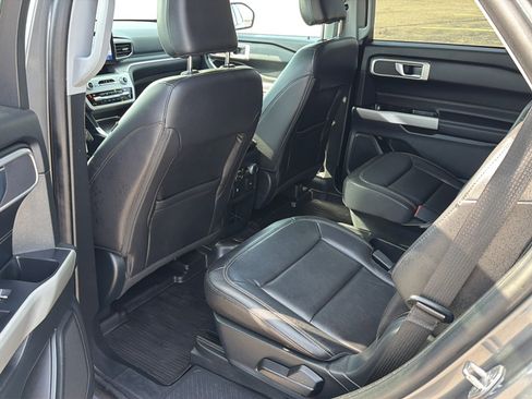 Used 2021 Ford Explorer XLT w/ Equipment Group 202A AWD/4WD image 15