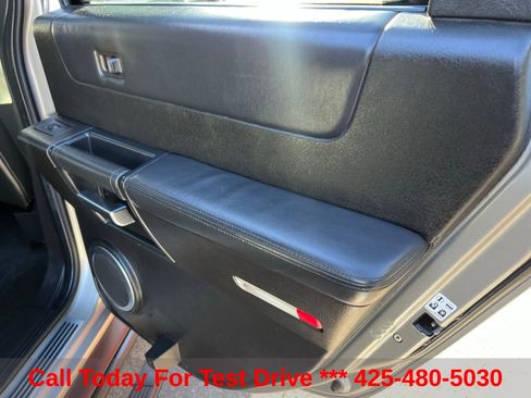 Used 2005 HUMMER H2 w/ Preferred Equipment Group AWD/4WD image 29