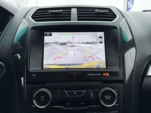 Used 2016 Ford Explorer XLT w/ Equipment Group 202A image 23