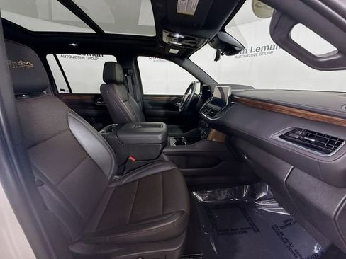 Used 2023 Chevrolet Suburban High Country image 34