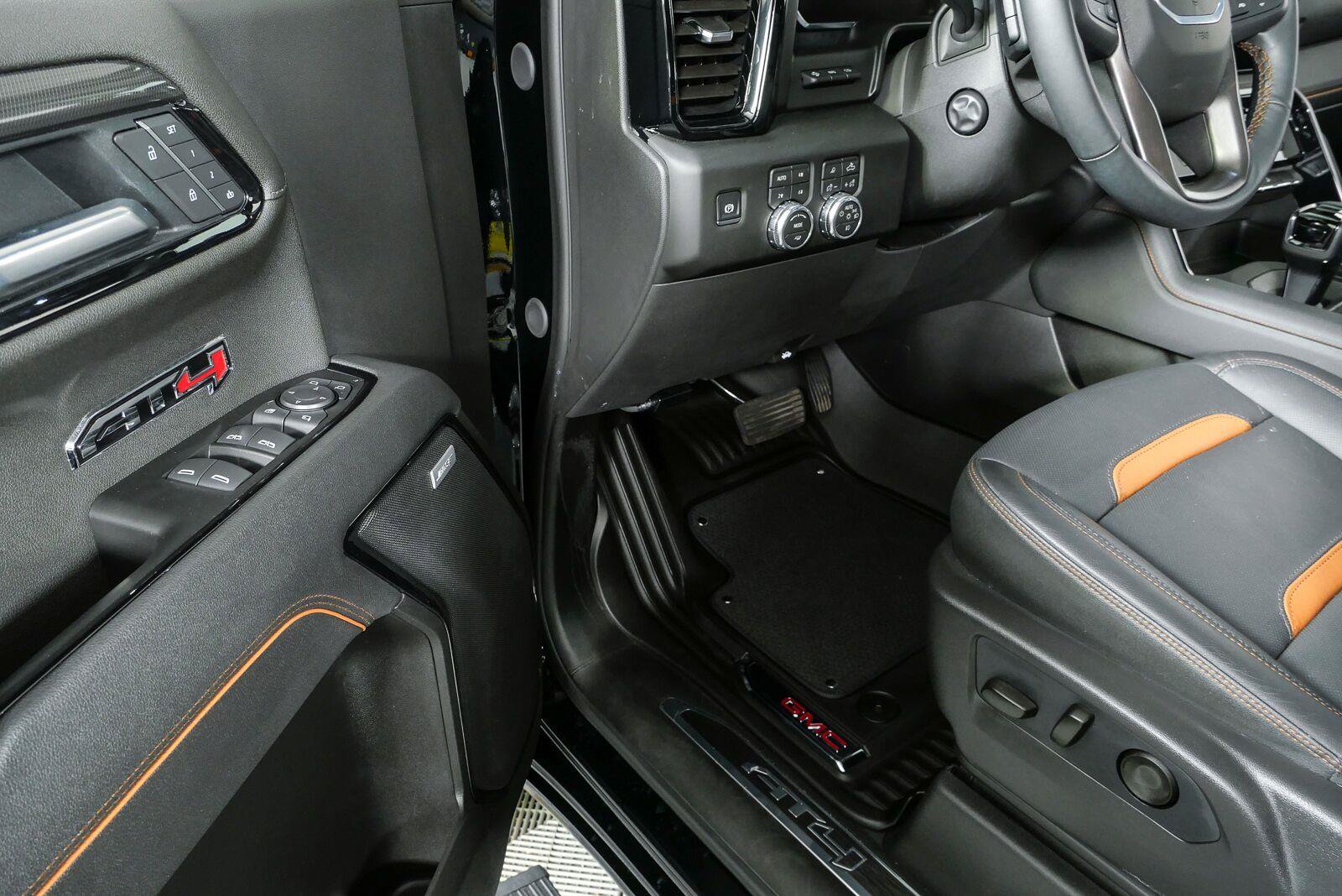 Certified 2026 GMC Sierra 1500 AT4 w/ Technology Package AWD/4WD image 9