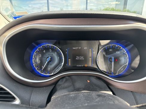 Used 2024 Chrysler Voyager LX FWD image 11