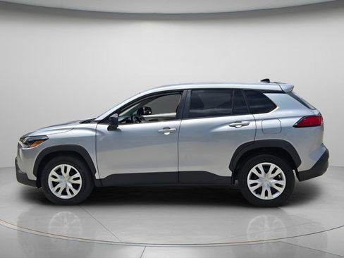 Used 2023 Toyota Corolla Cross L FWD image 3