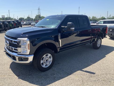 Used 2025 Ford F250 XLT AWD/4WD image 4