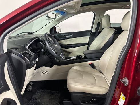 Used 2018 Ford Edge Titanium w/ Technology Package FWD image 14