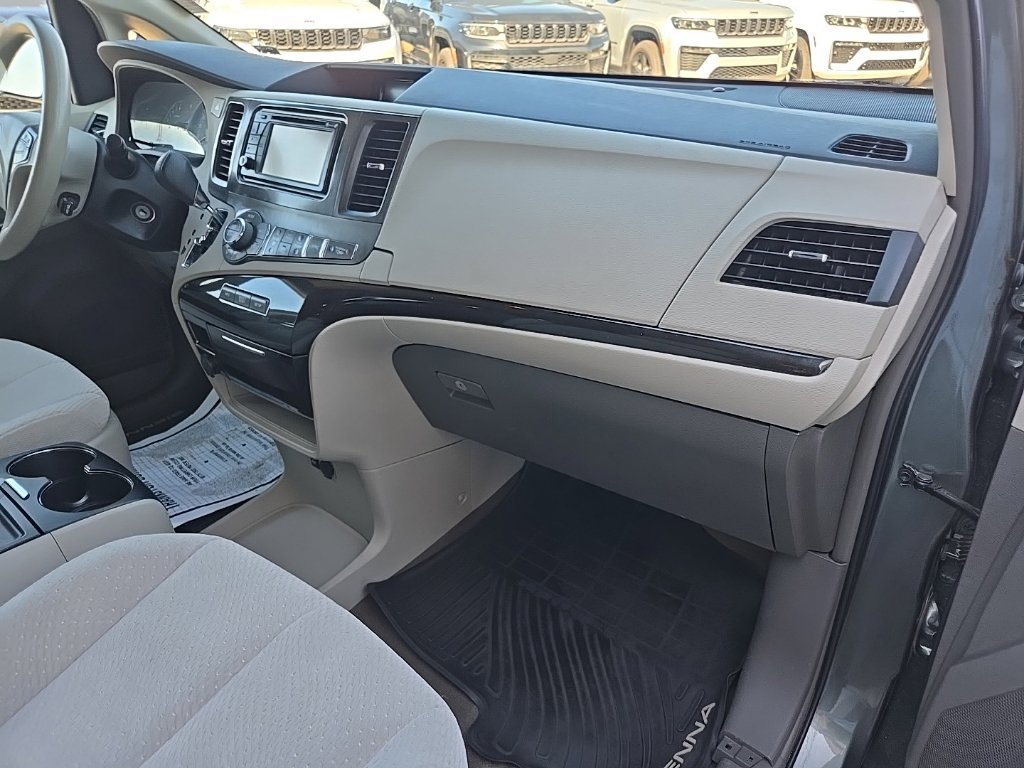 Used 2013 Toyota Sienna LE FWD image 24