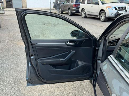 Used 2024 Volkswagen Jetta SE FWD image 9
