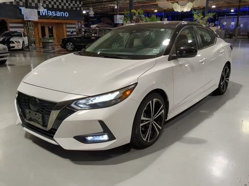 Used 2022 Nissan Sentra SR w/ Lighting Package FWD image 1
