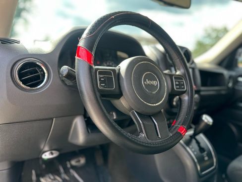 Used 2017 Jeep Patriot Latitude FWD image 12
