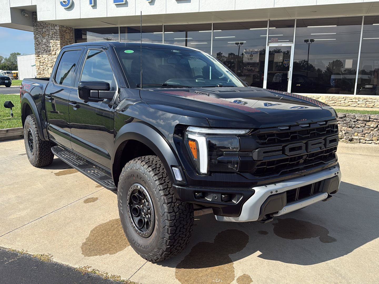 New 2026 Ford F150 Raptor AWD/4WD image 1