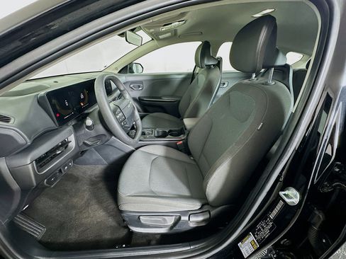 Used 2025 Kia K4 LXS image 13