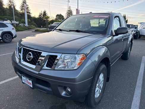 Used 2017 Nissan Frontier SV w/ SV Value Truck Package AWD/4WD image 3