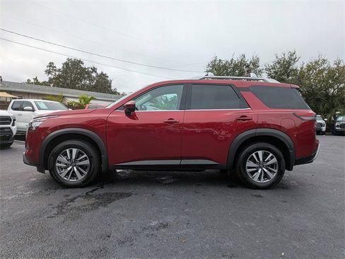 Used 2024 Nissan Pathfinder SL w/ Black Appearance Package image 7