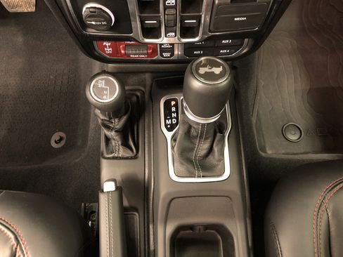 Certified 2024 Jeep Wrangler Unlimited Rubicon w/ Convenience Group AWD/4WD image 20