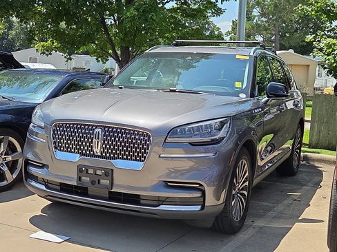 Used 2023 Lincoln Aviator Reserve w/ Elements Package Plus AWD/4WD image 2