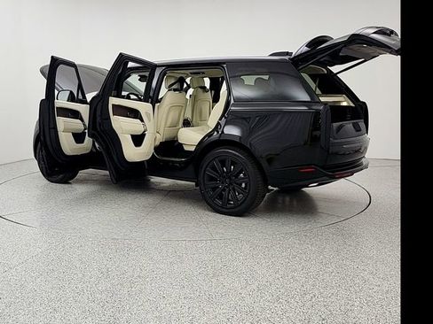New 2026 Land Rover Range Rover Long Wheelbase SE AWD/4WD image 12