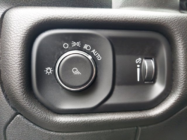 Used 2023 RAM 1500 Big Horn AWD/4WD image 34