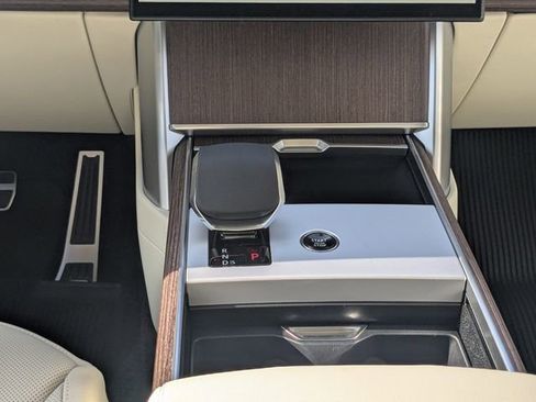 New 2026 Land Rover Range Rover SE image 18