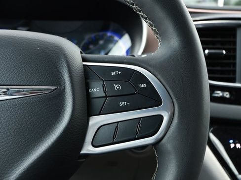 Certified 2023 Chrysler Voyager LX FWD image 13