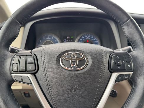Used 2019 Toyota Sienna XLE w/ XLE Navigation Package FWD image 20