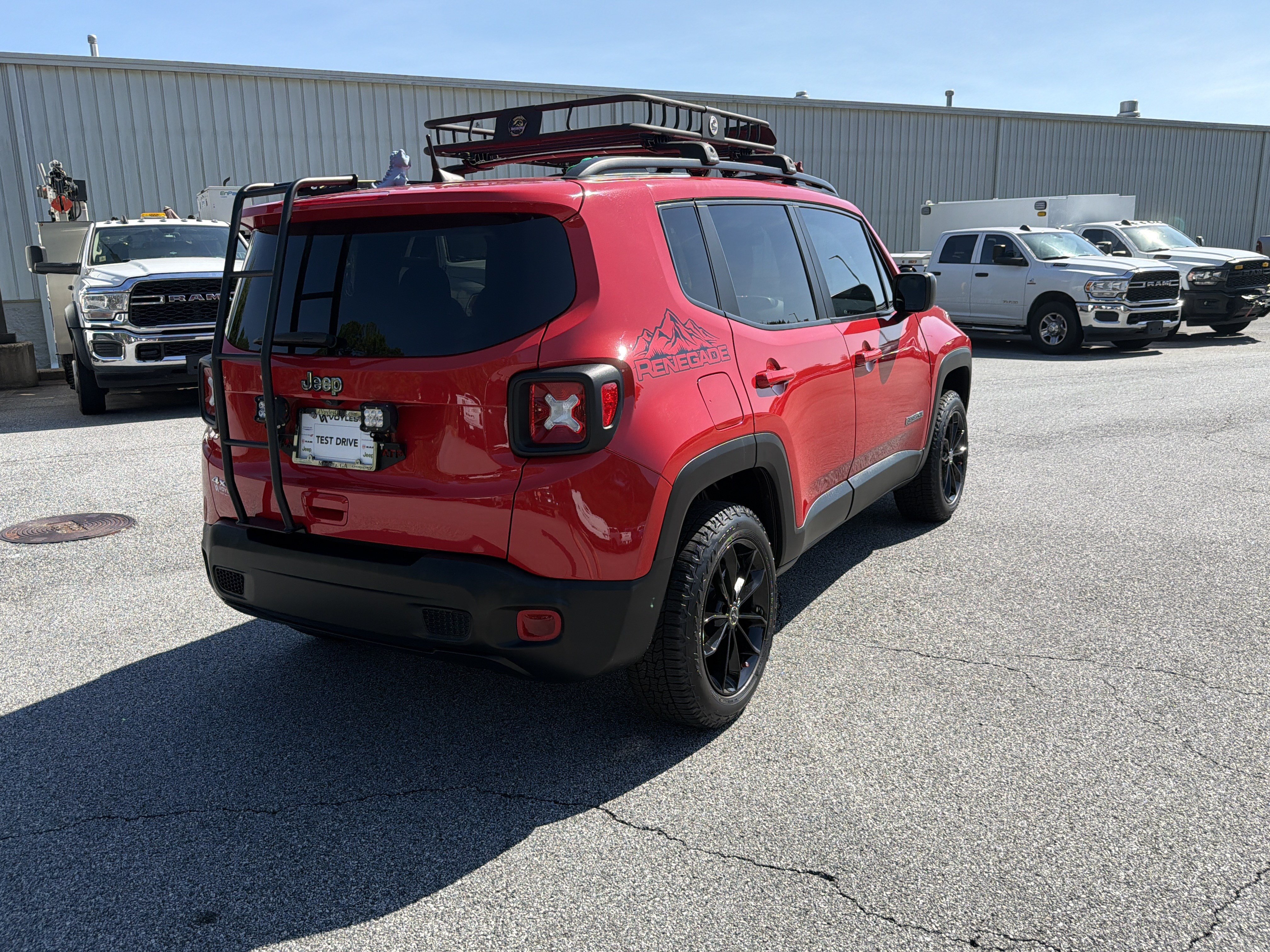 Used 2023 Jeep Renegade Latitude AWD/4WD image 8