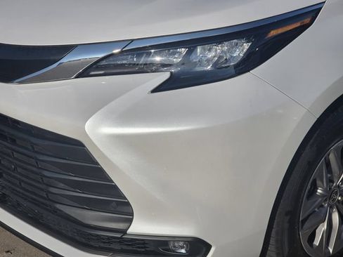 Used 2026 Toyota Sienna XLE FWD image 6