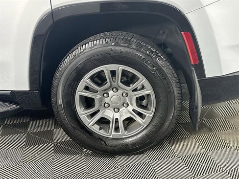 Used 2023 Jeep Wagoneer 2WD image 33