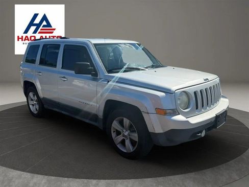 Used 2011 Jeep Patriot Latitude AWD/4WD image 3